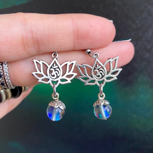 ๐ด SALE ! red dot items are 2 for $25 . Bundle more than 3 and its $10 each ๐ - Picture 8 of 12